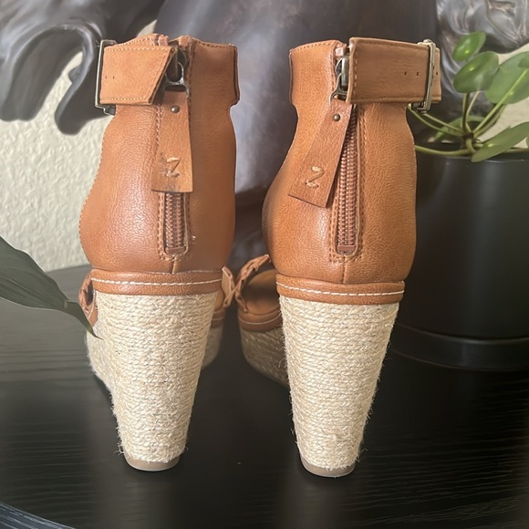 Like new Zodiac wedge sandals! Perfect for summer 😎 - Picture 4 of 6